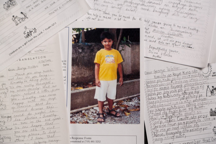Буш Старши помагал тайно на дете от Филипините, ето какво му пишел... (ВИДЕО)