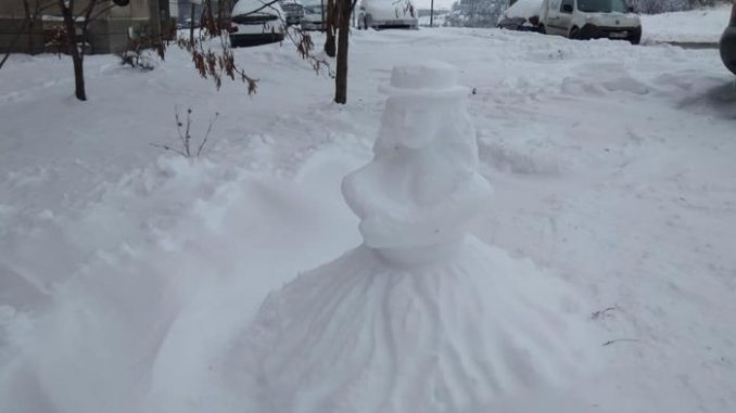 Уникално красива: Снежната принцеса от Перник (СНИМКИ)