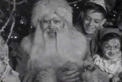 Спомени от соца: Когато Дядо Коледа беше Дядо Мраз, а банани и портокали имаше само по Нова година (СНИМКИ/ВИДЕО)