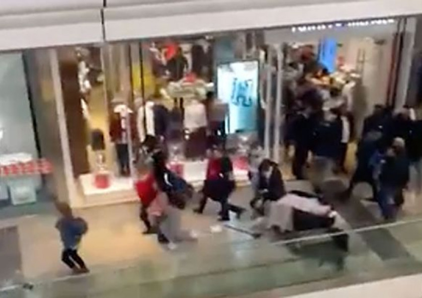 Паника в Стратфорд! Десетки хора се разбягаха в мола заради въоръжен мъж (ВИДЕО)