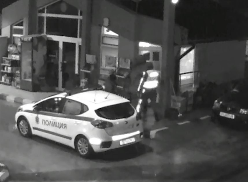 Полицай нападна с юмруци служител на бензиностанция (СНИМКИ)