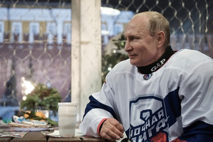 Путин поигра хокей на Червения площад и разкри къде ще изкара празниците (ВИДЕО)