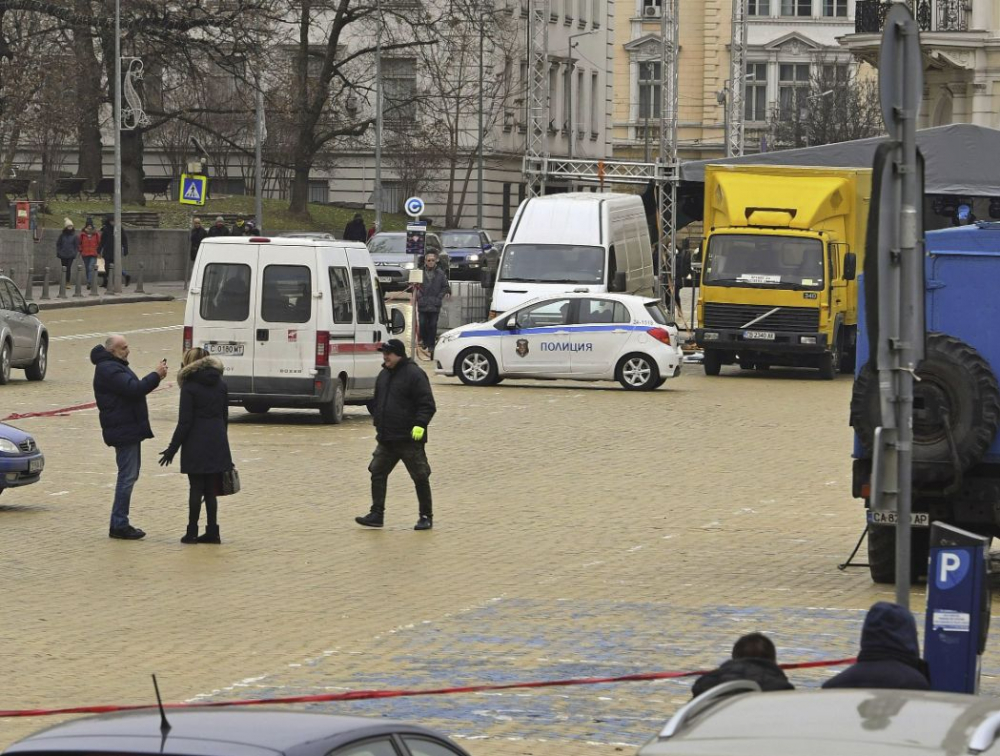 Ченгета от "Антитерор" с тежко оборудване пазят реда на празничния концерт в София