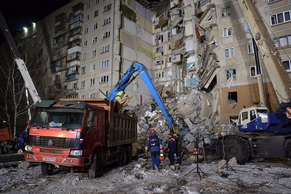 Чудо! Извадиха живо 11-месечно бебе изпод развалините в Магнитогорск (ВИДЕО)
