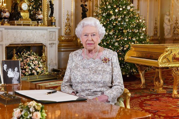 Трагедия почернила живота на кралица Елизабет II, до ден-днешен тя тъпче вековна традиция заради смъртта на...