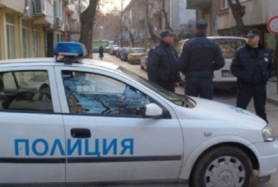 Мъж отправи неприличните жестове към полицаи в Пловдив и не му се размина