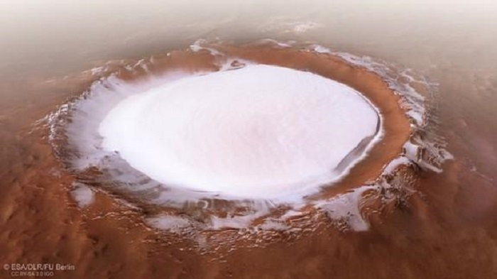 Вижте изумителни кадри от ледения кратер Корольов на Марс (СНИМКИ)
