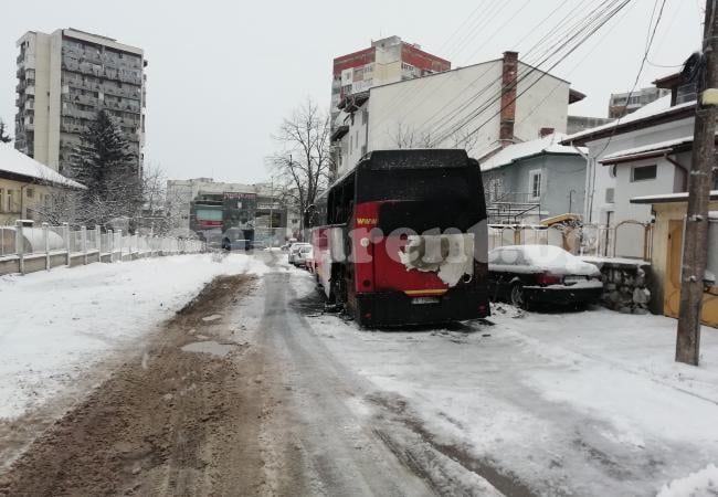 Шофьор на рейс преживя огромен кошмар край пожарната във Враца (СНИМКИ)