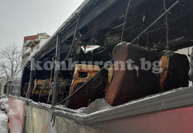 Шофьор на рейс преживя огромен кошмар край пожарната във Враца (СНИМКИ)