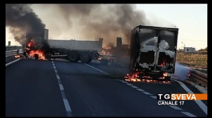 Зрелищен обир! Бандити нападнаха инкасо с горящи камиони и отмъкнаха милиони евро в Италия 