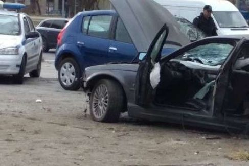 Сигнал до БЛИЦ! Автобус на градския транспорт се удари с две коли в Княжево