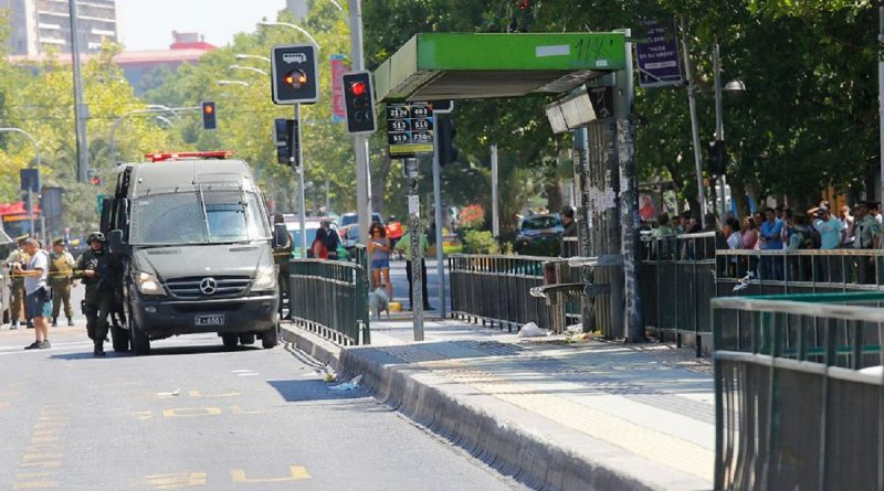 Терористи взривиха автобус на спирка в голяма световна столица, има много ранени