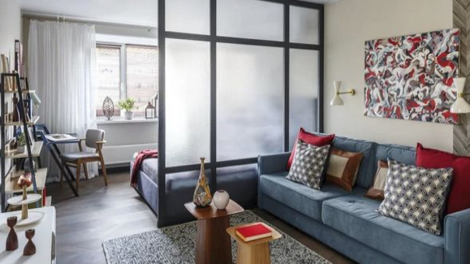 Дизайнерки преобразиха стар двустаен апартамент в приказно тристайно жилище  