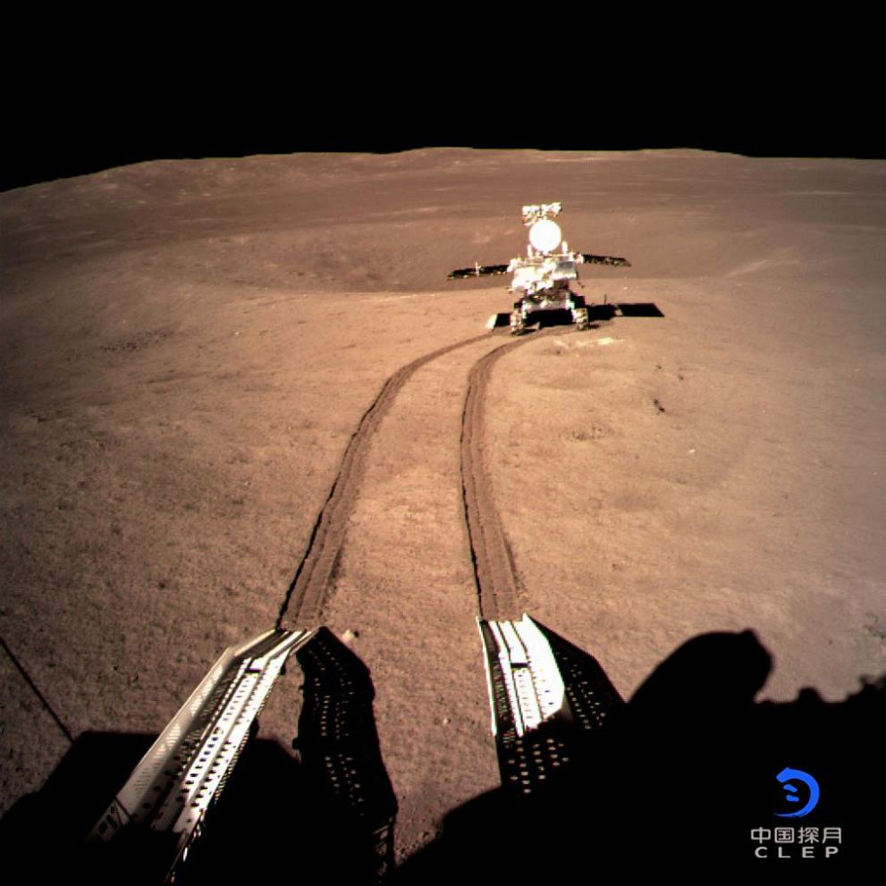 Първи СНИМКИ от уникалната мисия на космическия апарат "Чанъе-4" до обратната страна на Луната 