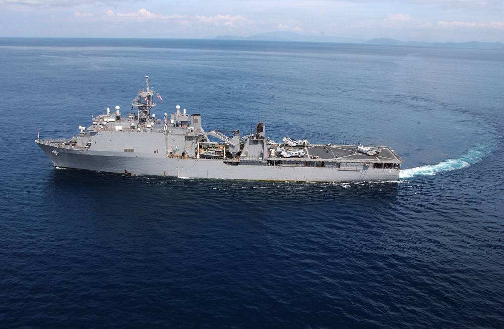Огромен десантен кораб от 6-ти флот на САЩ премина Дарданелите на път за Черно море (СНИМКИ/ВИДЕО)