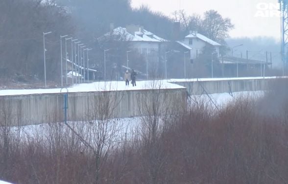 Мъжът на брутално убитата Виктория Маринова направи нещо невероятно на лобното й място (СНИМКИ)