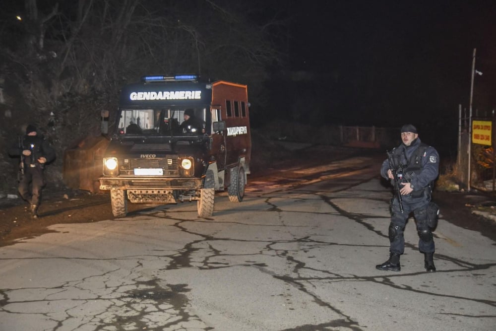 Жандармерия и криминалисти блокираха село Сливница! Арестуваха Чората