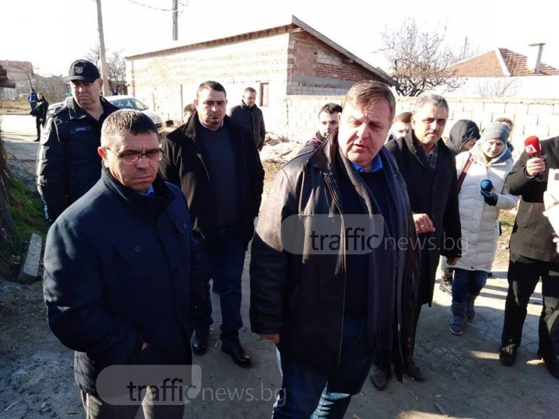 Циганите от Войводиново потънаха вдън земя, а Каракачанов отсече: Махалата да бъде срината незабавно! (СНИМКИ)
