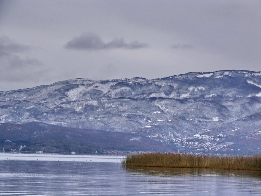 Охридското езеро замръзна