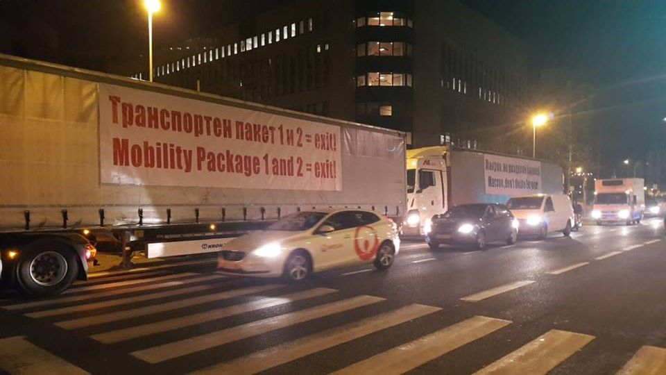 Джамбазки показа колоните от български камиони, задръстили от рано сутринта улиците на Брюксел (ВИДЕО)