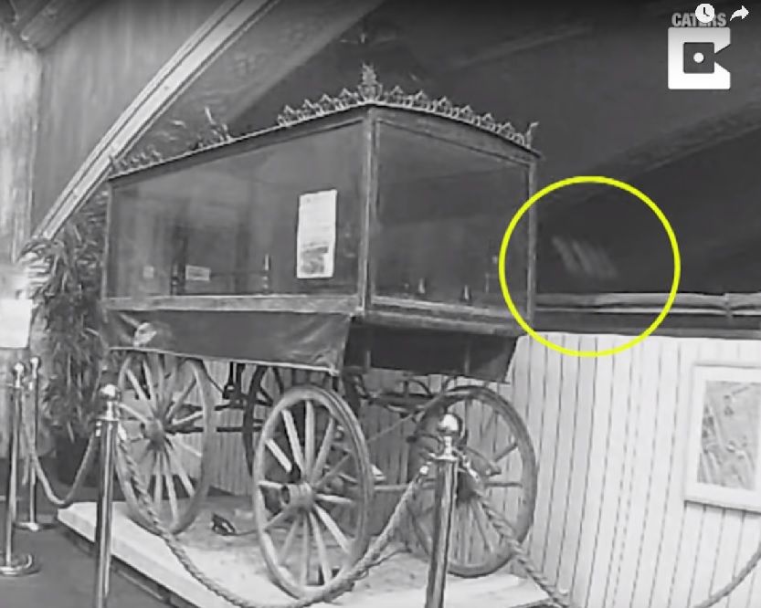 Камери заснеха в музей нещо ужасно, което накара собствениците да засилят охраната (ВИДЕО)