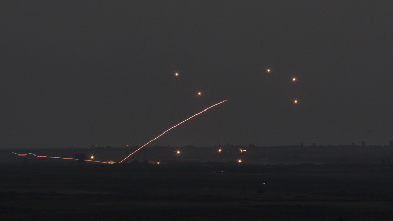 Израел удари позиции на "Хизбула" в Сирия