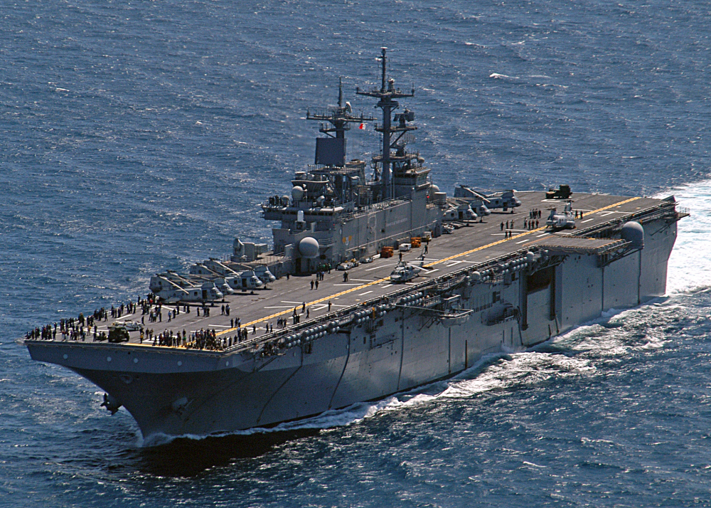 САЩ пращат тежко оборудвания кораб “Kearsarge” и морски пехотинци да изтеглят войниците от Сирия 
