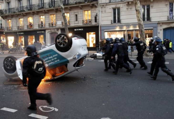 Напрежението на протеста на "жълтите жилетки" във Франция ескалира (ВИДЕО)