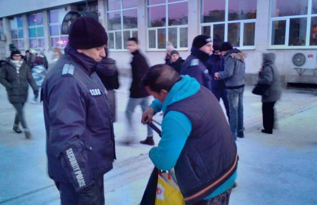 Пловдивчанин със странен багаж шашардиса полицаите (СНИМКИ)