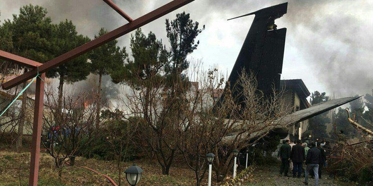 Първи страшни СНИМКИ и ВИДЕО от рухването на Boeing 707 върху къщи в Иран (СНИМКИ)
