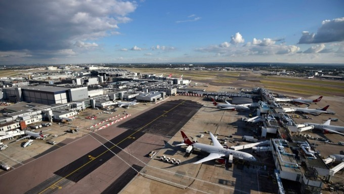 Самолет се върна на летище в Англия заради заплаха (СНИМКА)