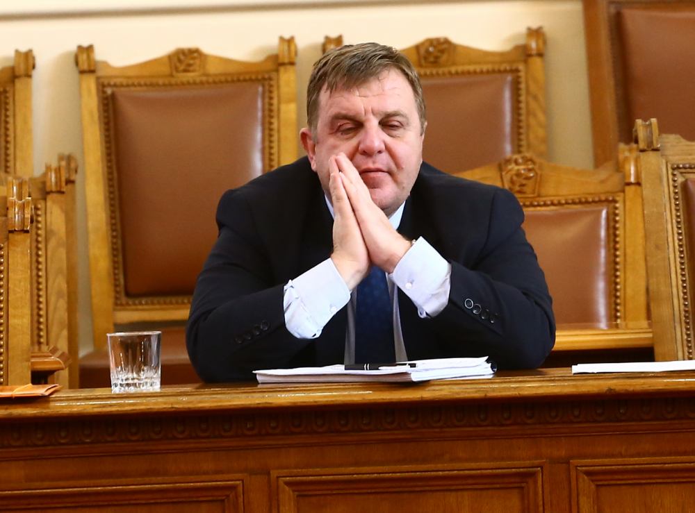 Горещ въпрос за Цветан Цветанов изпоти вицепремиера Каракачанов след оставката на Цачева