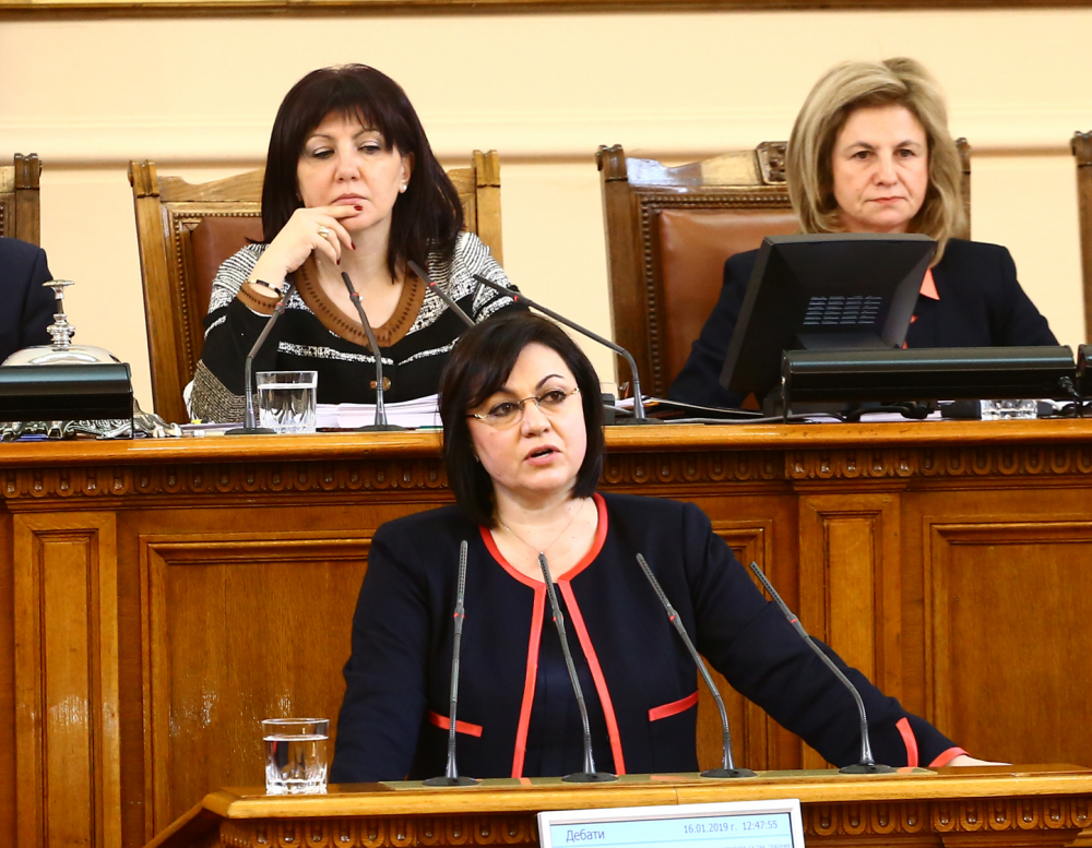 Караянчева скочи на Нинова, а Деси Атанасова излезе с екзотична оферта за нов шефски пост към лидерката на БСП! 