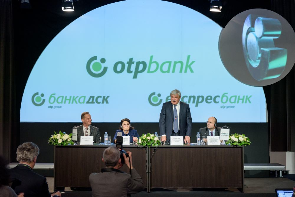 Банка ОТП официално обяви, че българското ѝ дъщерно дружество Банка ДСК е придобилo Societe Generale Експресбанк 