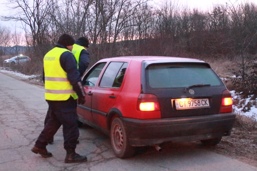 В Старозагорско почерня от полиция след гонката! В издирването на беглеца включиха и... (СНИМКИ)