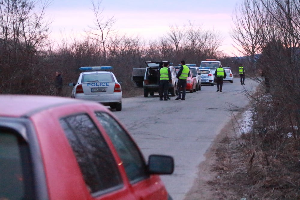 В Старозагорско почерня от полиция след гонката! В издирването на беглеца включиха и... (СНИМКИ)