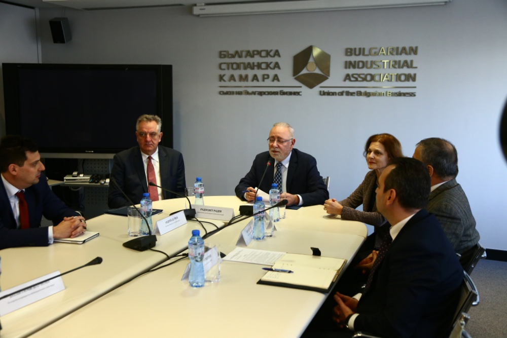 Българската петролна и газова асоциация иска промени в отложения Закон за горивата