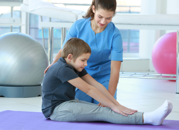 Важно за родителите: Какво поема Здравната каса за рехабилитацията на дете?