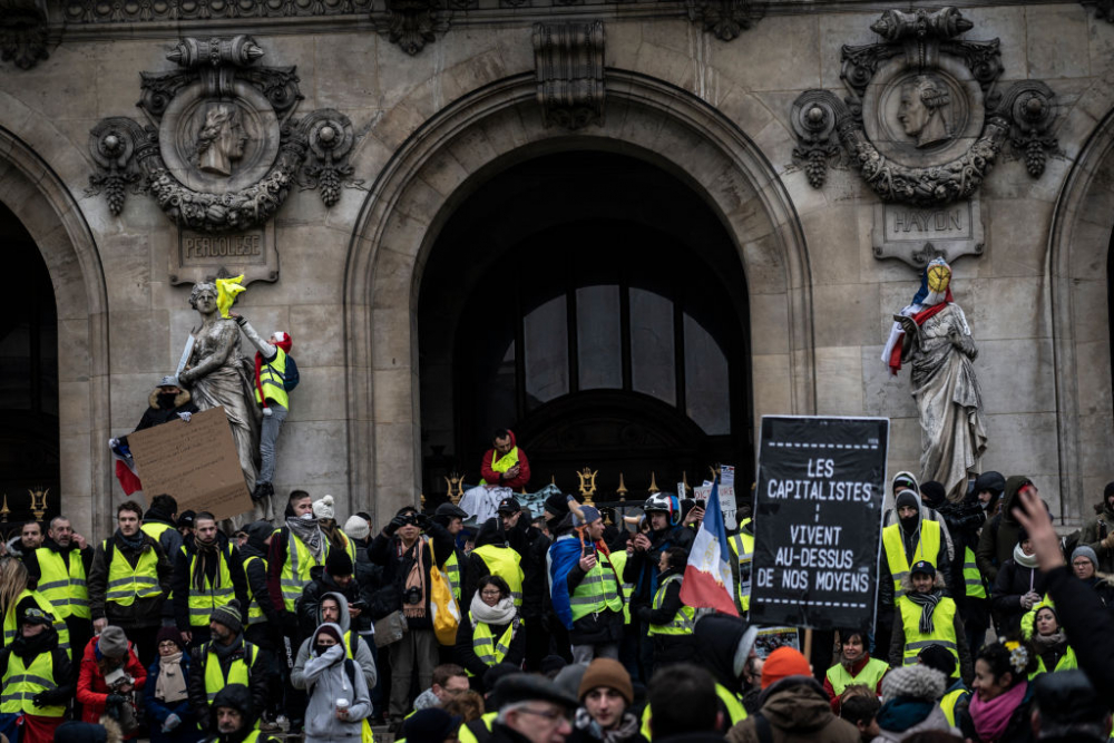 Френската полиция се стяга за война – ще има ли нов щурм на Бастилията 