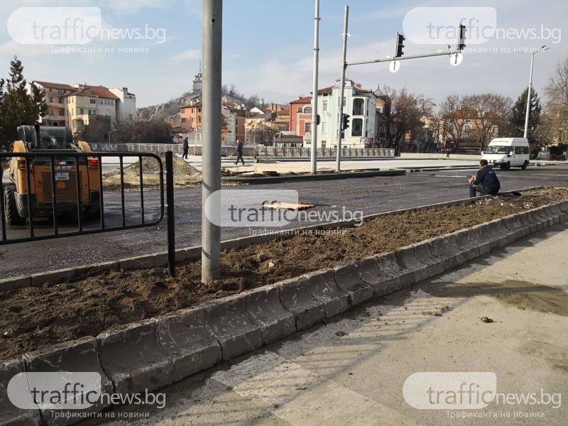 След откриването на Пловдив 2019: Новите плочки по булеварда вече са изпочупени (СНИМКИ)