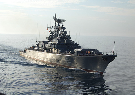 Назрява екшън: US разрушителят "Доналд Кук" навлезе в Черно море, руски стражеви кораб тръгна по петите му