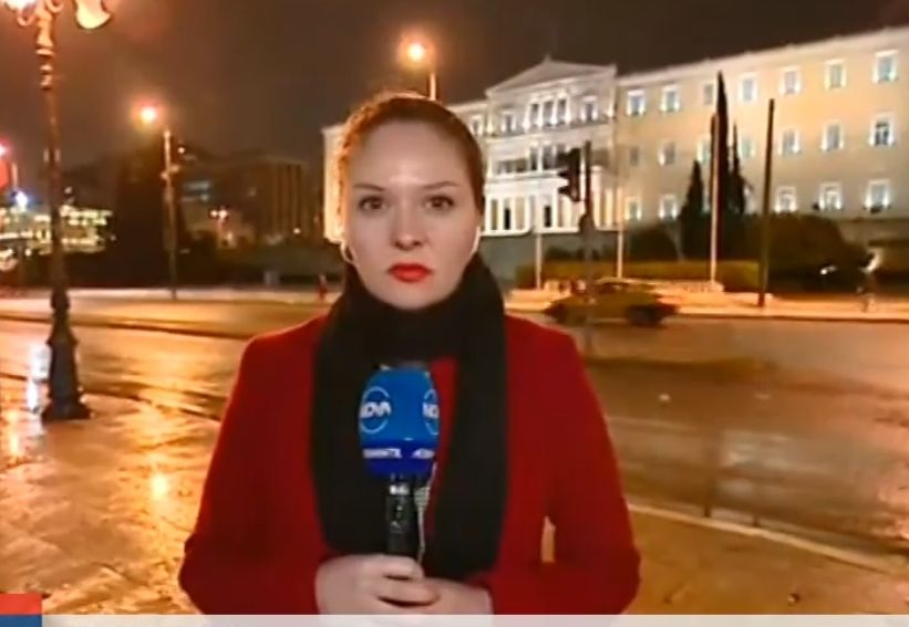 Репортерка на Нова и оператор пострадаха при жестоките сблъсъци в Атина 