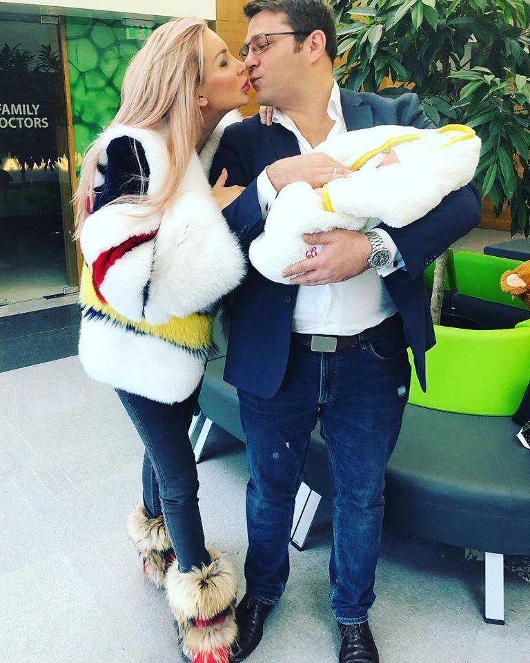 Първо в БЛИЦ: Антония Петрова-Батинкова показа СНИМКА на бебето си и щастливия си съпруг