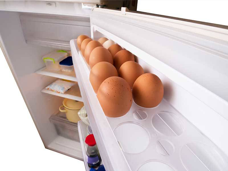 Защо не трябва да държим яйцата на вратата на хладилника?