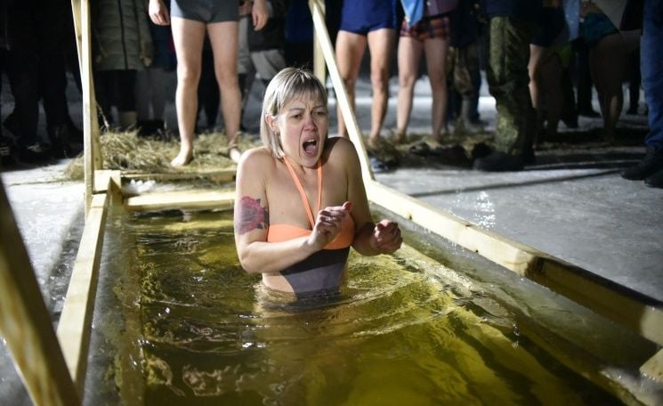 8 от най-впечатляващите жителки на Сибир в ледената вода по случай Кръщение Господне (СНИМКИ)