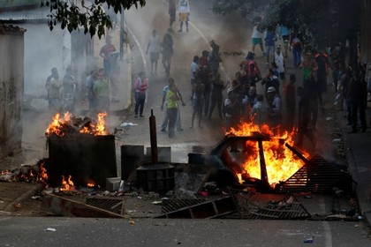 Полицията откри стрелба по време на военно въстание във Венецуела (ВИДЕО)