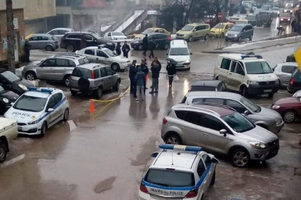 Трагедия: Смолянски полицай издъхна зад волана след преглед в болница и се заби в паркирани коли (СНИМКИ)