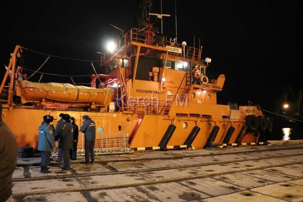 Кошмарът в Черно море продъжава! Танкерите не спират да горят, а труповете на загиналите вече са... (СНИМКИ/ВИДЕО)