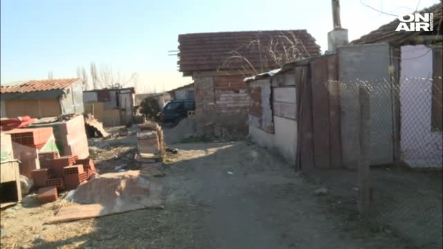 Циганите с незаконни бараки от Войводиново изнагляха
