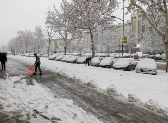 Сняг засипа Сърбия, Белград се видя в чудо (СНИМКИ/ВИДЕО) 